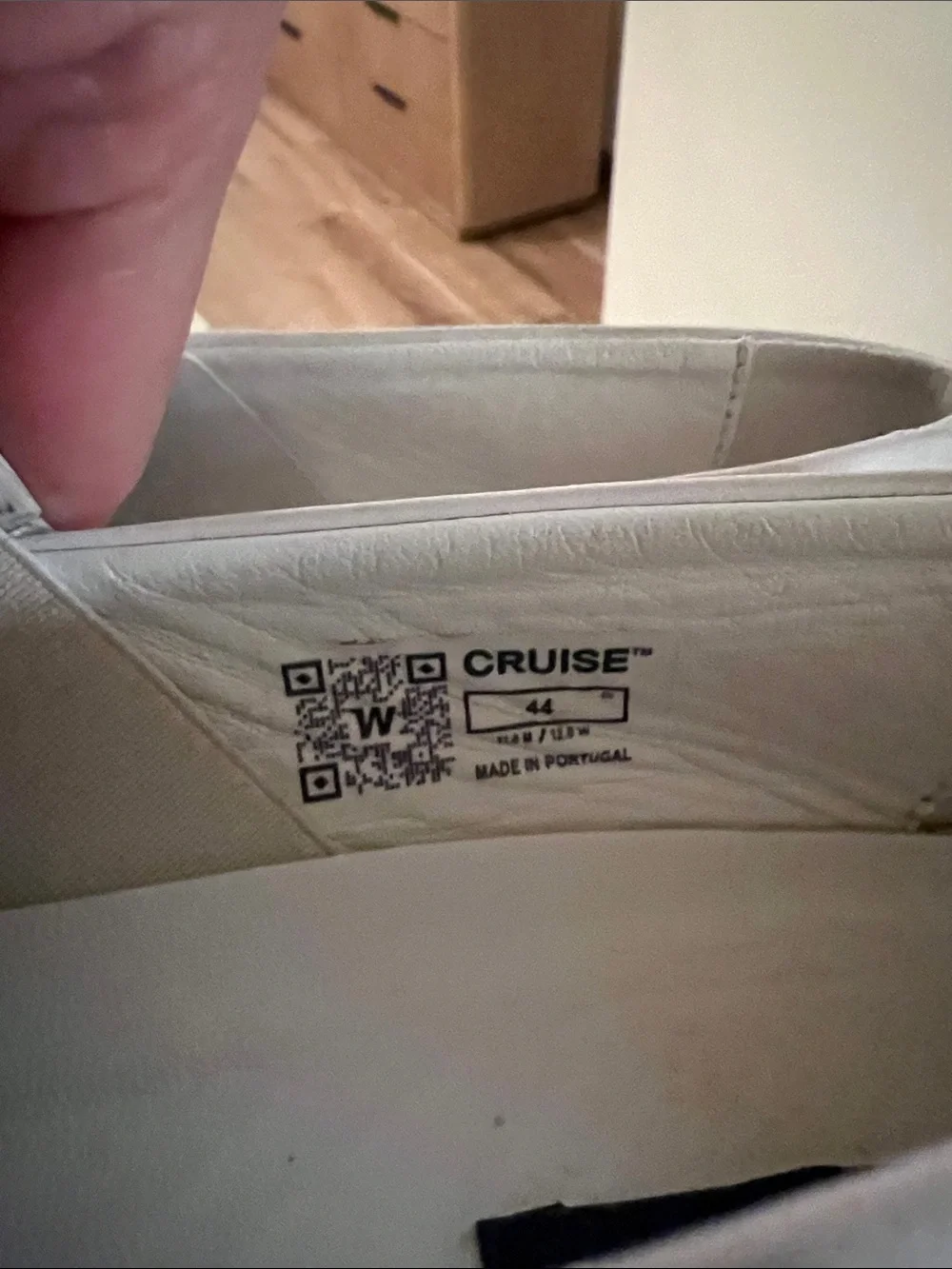Men’s Wolf & Shepard white slip on shoes size 11